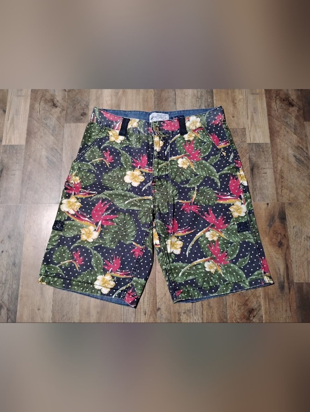 Born Fly Floral Print Flat Front Shorts Mens Size: 34